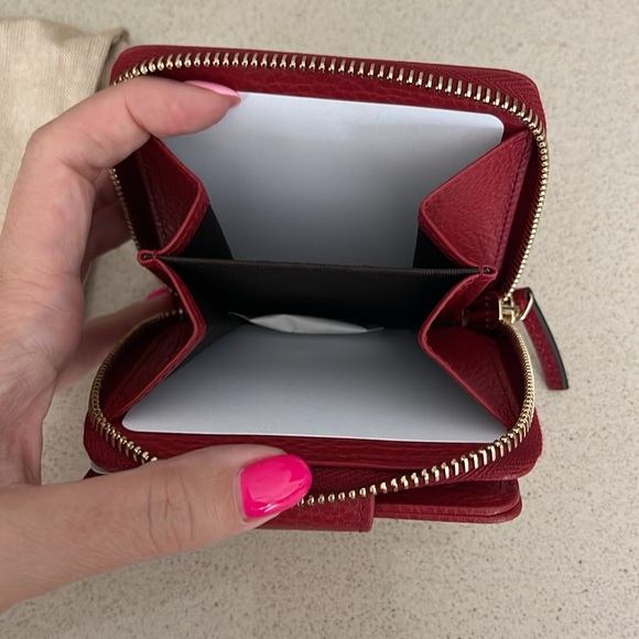 $1,185 New Authentic GUCCI Wallet Signature Canvas Red Beige Brown Bifold Zip - Picture 9 of 14